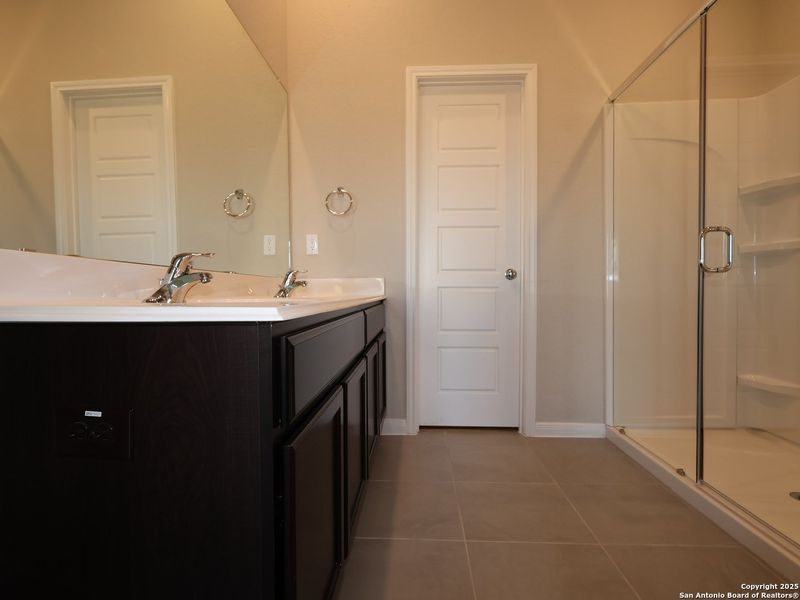 Furnished interior view inside a new home in Blue Ridge Ranch, San Antonio (Image 8).
