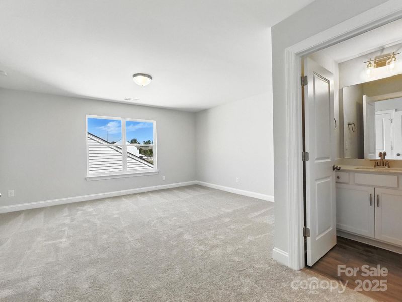 Image 47 of a home in Hampton Woods.