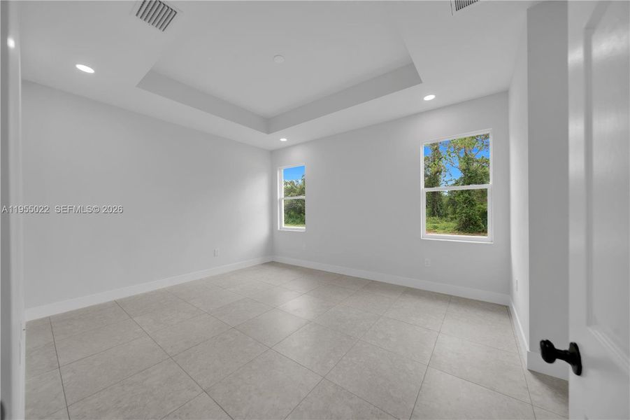 Spacious, unfurnished interior of a new home in , Lehigh Acres (Image 31).