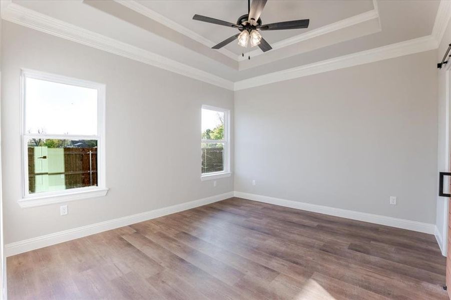 Spacious, unfurnished interior of a new home in , Tolar (Image 22).