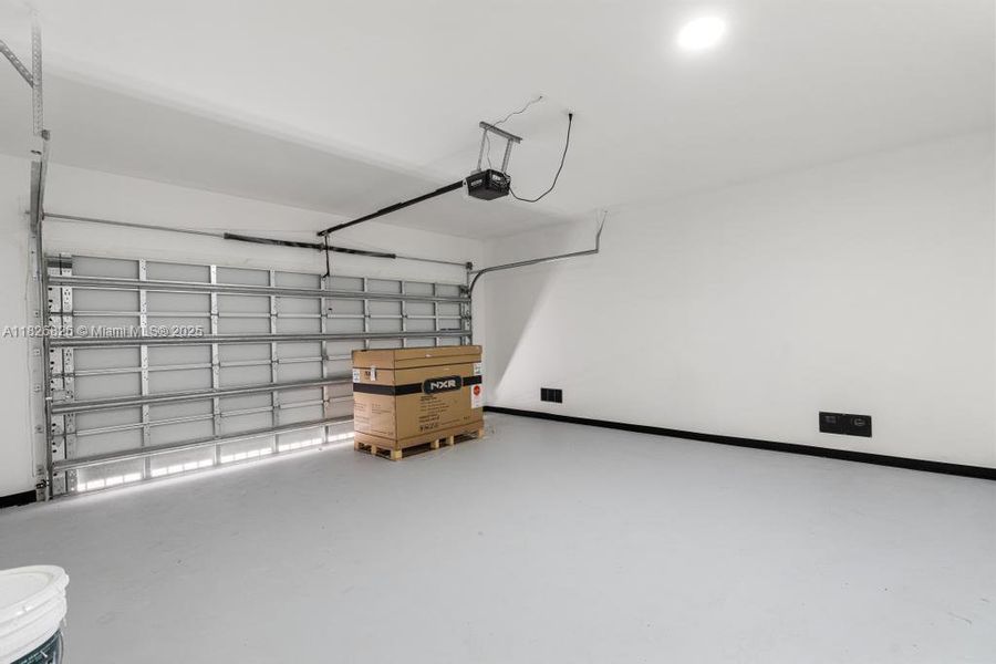 Spacious, unfurnished interior of a new home in , Cutler Bay (Image 33).