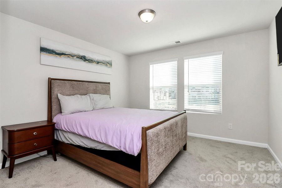 Secondary bedroom. Secondary bedroom.