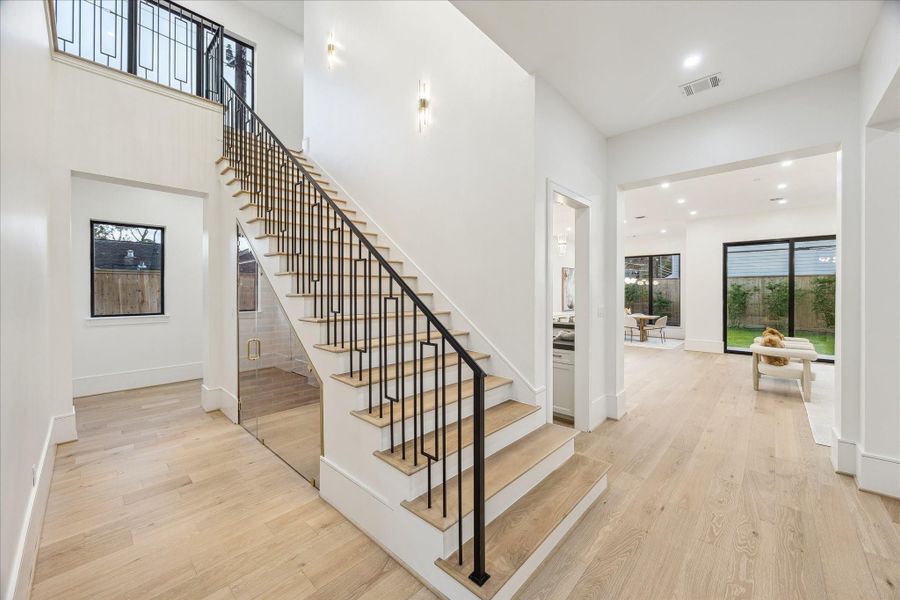 Spacious, unfurnished interior of a new home in , Houston (Image 36).