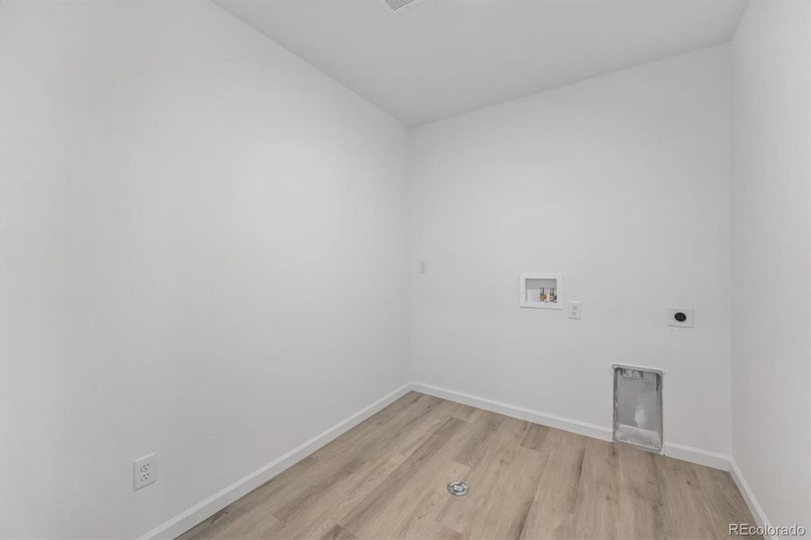 Spacious, unfurnished interior of a new home in Buckley Yard, Aurora (Image 20).
