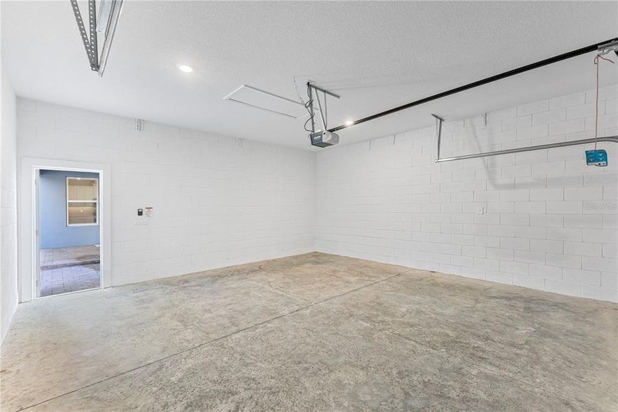 Spacious, unfurnished interior of a new home in , Winter Garden (Image 25).
