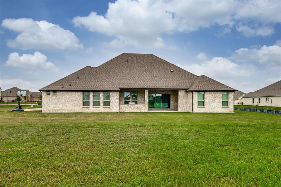 Exterior details and patio area of a home in , Royse City (Image 19).