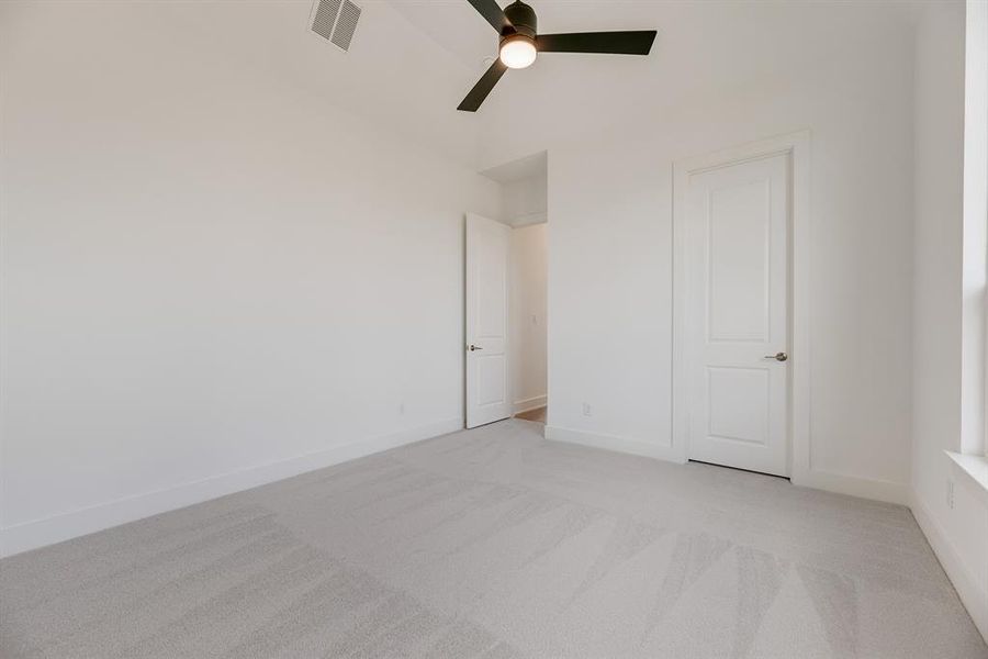 Spacious, unfurnished interior of a new home in Winding Creek, Rockwall (Image 36). Spacious, unfurnished interior of a new home in Winding Creek, Rockwall (Image 36).