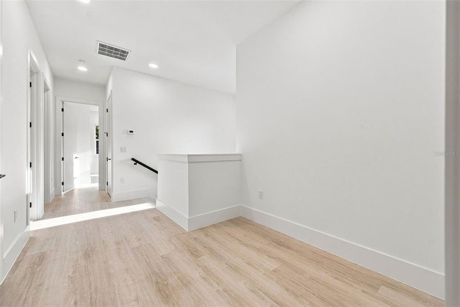 Spacious, unfurnished interior of a new home in , Sarasota (Image 36).