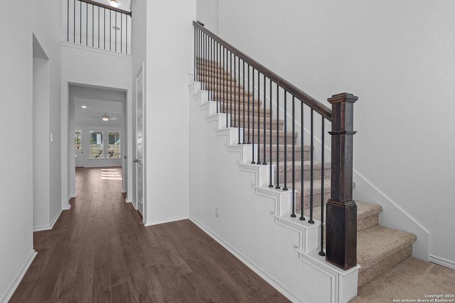 Spacious, unfurnished interior of a new home in Davis Ranch, San Antonio (Image 15).
