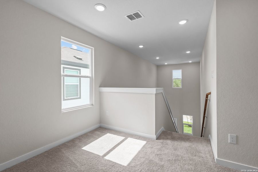 Spacious, unfurnished interior of a new home in Spring Creek, San Antonio (Image 20).