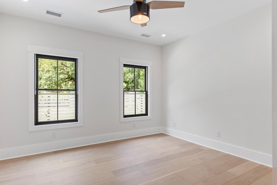 Spacious, unfurnished interior of a new home in , Charleston (Image 18).