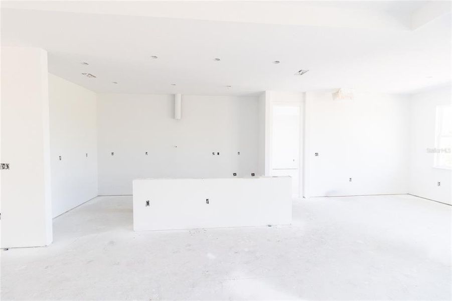Spacious, unfurnished interior of a new home in , Port Charlotte (Image 18).