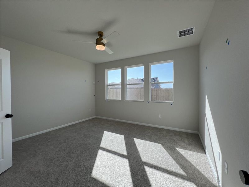 Spacious, unfurnished interior of a new home in Rolling Glen, Hutto (Image 23).