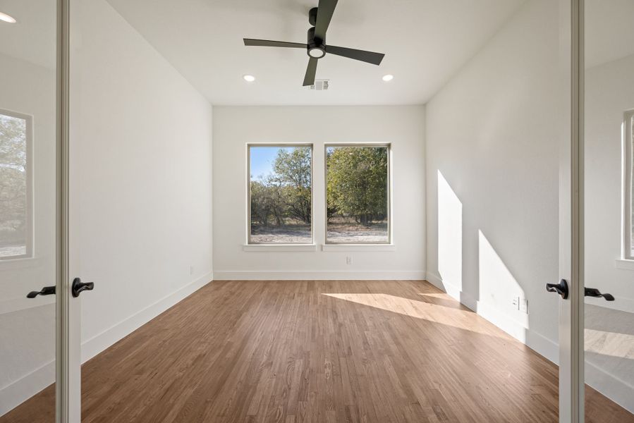 Spacious, unfurnished interior of a new home in Rolling Creek Ranch, Aledo (Image 39).
