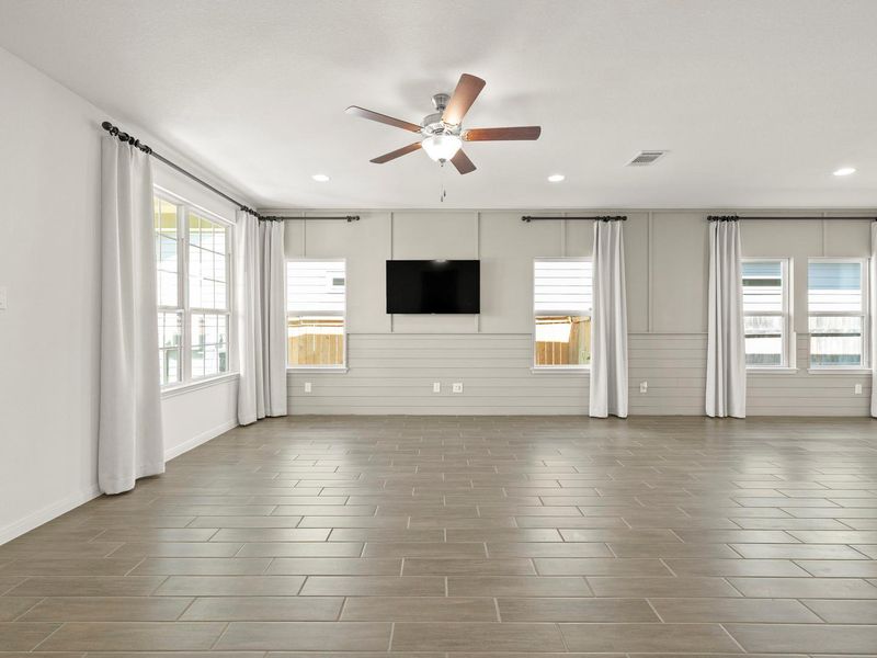 Spacious, unfurnished interior of a new home in Cool Water at Sonterra, Jarrell (Image 17).