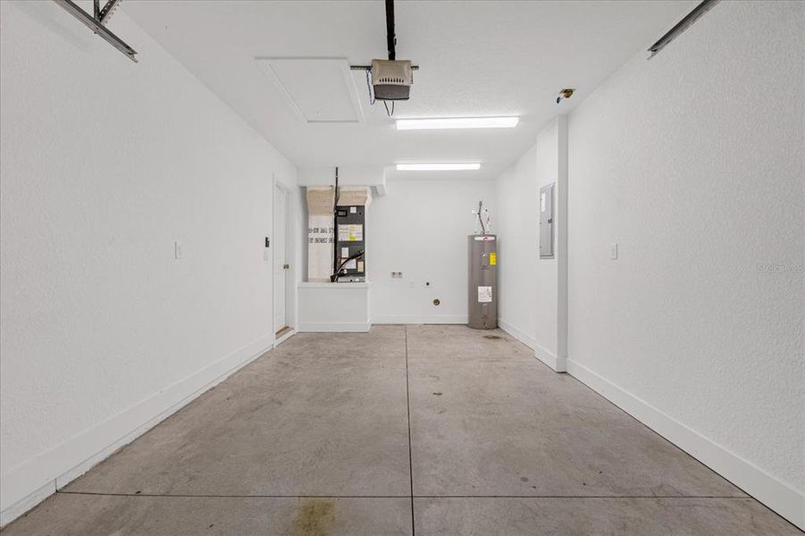 Spacious, unfurnished interior of a new home in , Dunnellon (Image 22).