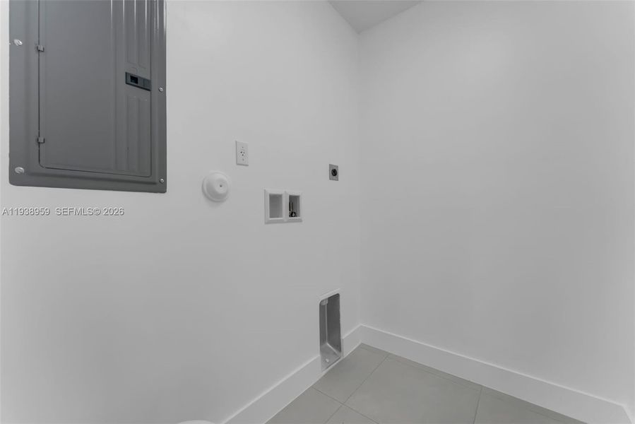 Spacious, unfurnished interior of a new home in , Miami (Image 31).