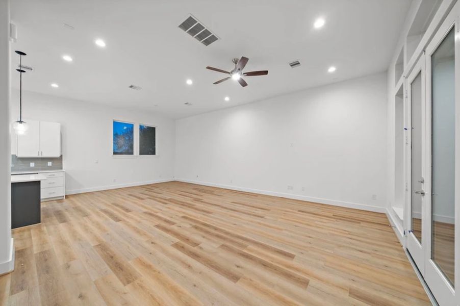 Representative unfurnished interior of a home built from the The Amy by Riverway Homes in Sherwood Oak Gardens, Houston (Image 13). Representative unfurnished interior of a home built from the The Amy by Riverway Homes in Sherwood Oak Gardens, Houston (Image 13).