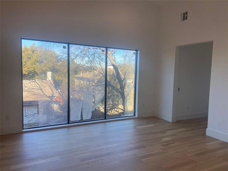 Spacious, unfurnished interior of a new home in , Dallas (Image 16).