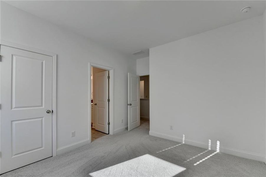 Spacious, unfurnished interior of a new home in Bailey Fence, Dacula (Image 68).