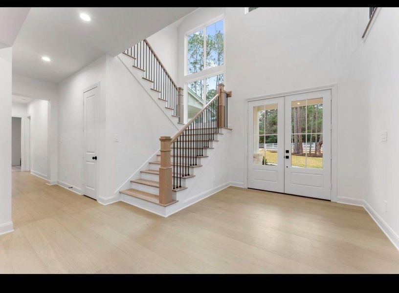 Spacious, unfurnished interior of a new home in , Pearland (Image 4).