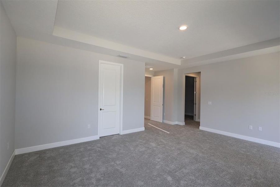 Spacious, unfurnished interior of a new home in Willow Run, Apopka (Image 23).