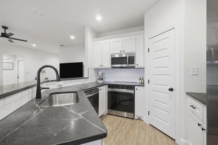 Furnished interior view inside a new home in , Abilene (Image 15).