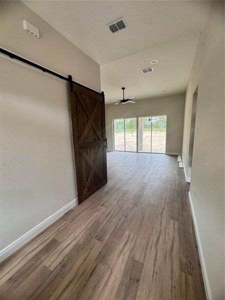 Spacious, unfurnished interior of a new home in , Dunnellon (Image 24).