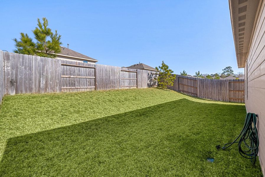 Exterior details and patio area of a home in Ladera Trails, Conroe (Image 25).