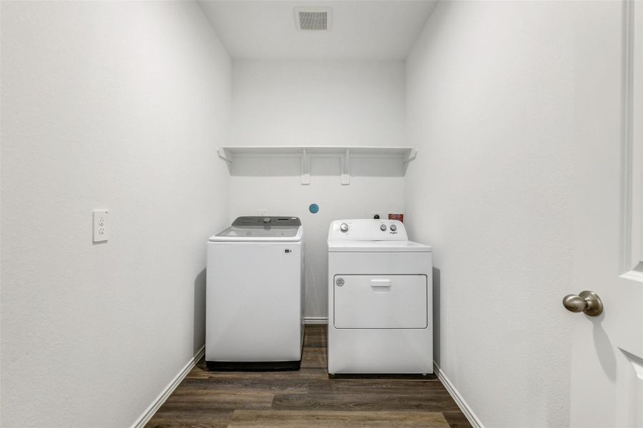 Furnished interior view inside a new home in Breckenridge Forest, Spring (Image 8). Furnished interior view inside a new home in Breckenridge Forest, Spring (Image 8).
