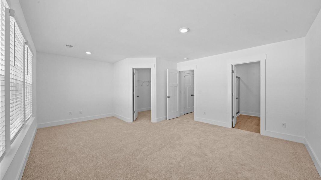 First-class primary suite with en-suite bath and high standards throughout First-class primary suite with en-suite bath and high standards throughout