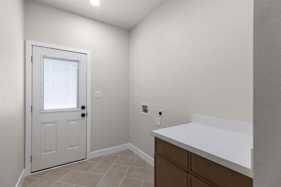 Furnished interior view inside a new home in , Fort Worth (Image 13).