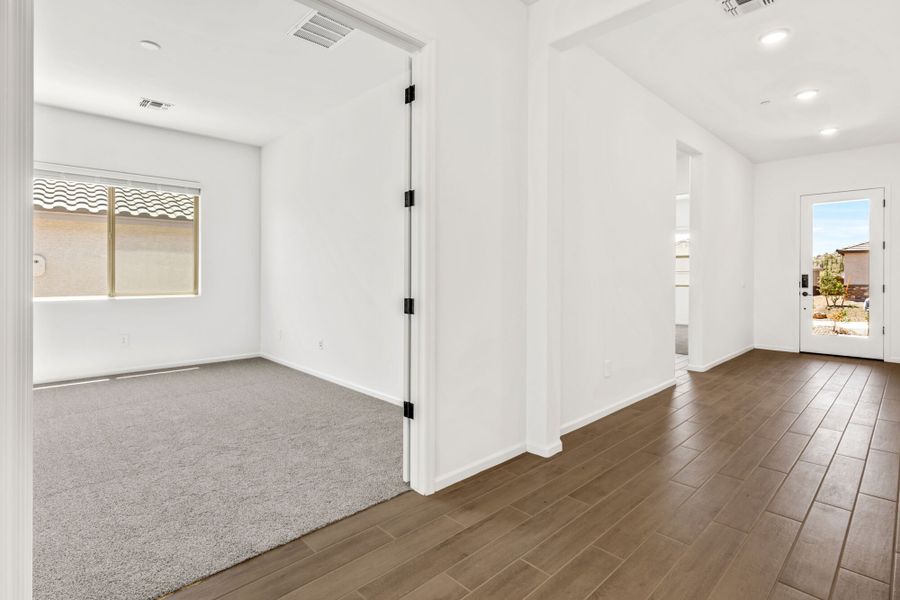 Spacious, unfurnished interior of a new home in Saguaro Reserve II, Marana (Image 12).