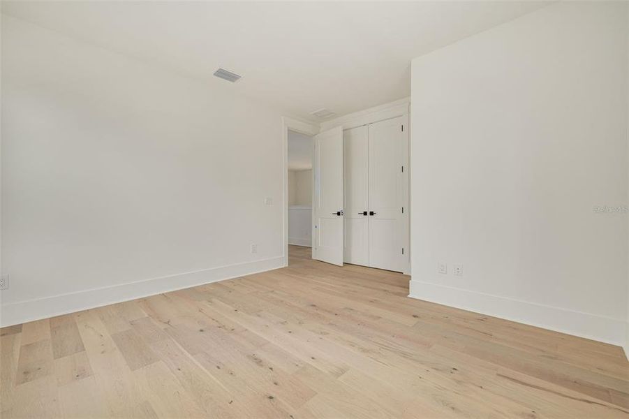 Spacious, unfurnished interior of a new home in , St. Petersburg (Image 35).