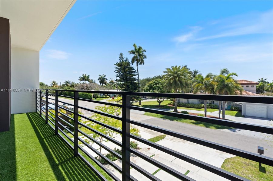 Exterior details and patio area of a home in , Fort Lauderdale (Image 19).