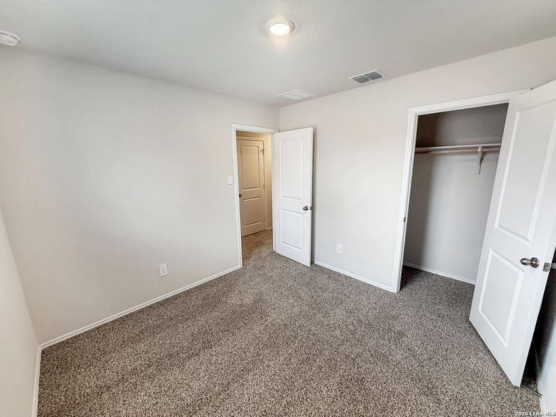 Spacious, unfurnished interior of a new home in Spring Valley, New Braunfels (Image 25).
