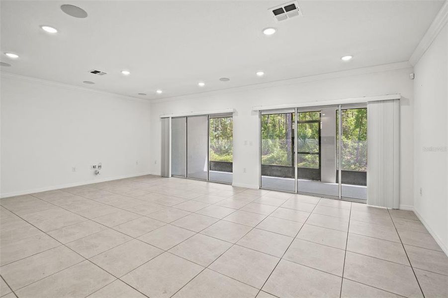 Spacious, unfurnished interior of a new home in , Weeki Wachee (Image 15).