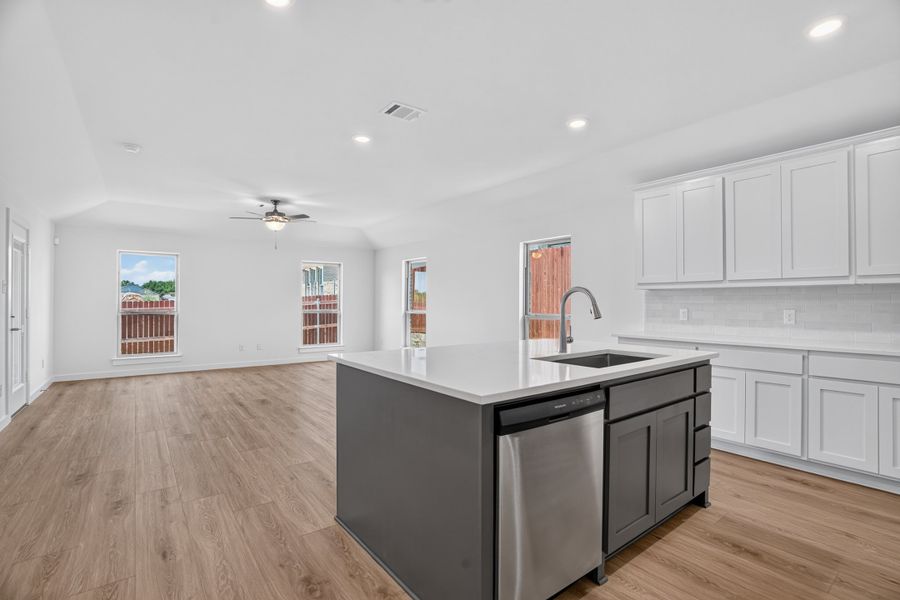 Furnished interior view inside a new home in Trail Creek, Cleburne (Image 6).
