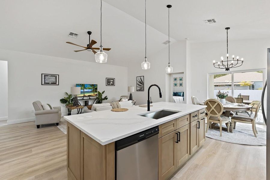 8635-98th-Ct-HigMedia-022-1280 8635-98th-Ct-HigMedia-022-1280