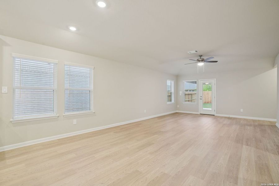 Spacious, unfurnished interior of a new home in Sagebrooke - Premier Series, San Antonio (Image 31).