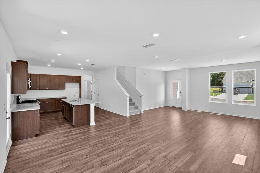 Spacious, unfurnished interior of a new home in Heritage River, Euharlee (Image 25).