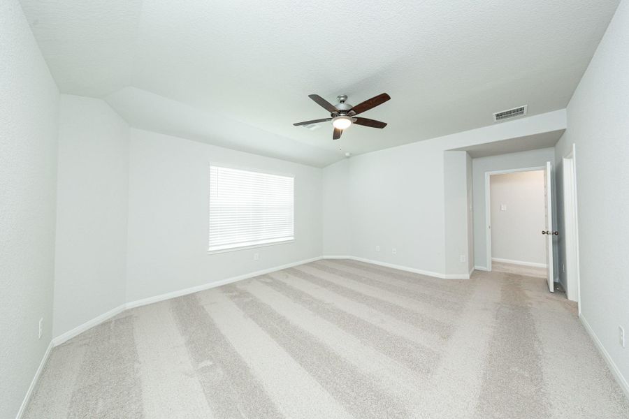 Spacious, unfurnished interior of a new home in River's Edge, Conroe (Image 12). Spacious, unfurnished interior of a new home in River's Edge, Conroe (Image 12).