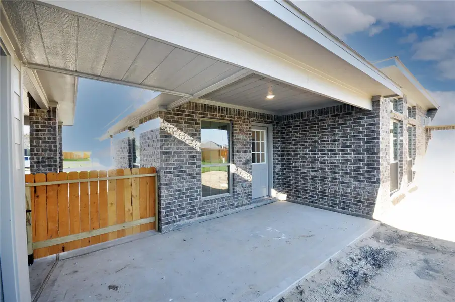 Exterior details and patio area of a home in Pedregal, League City (Image 24).