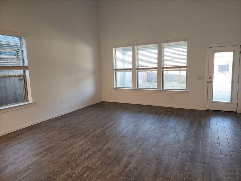 Spacious, unfurnished interior of a new home in Rosehill Lake, Magnolia (Image 14).