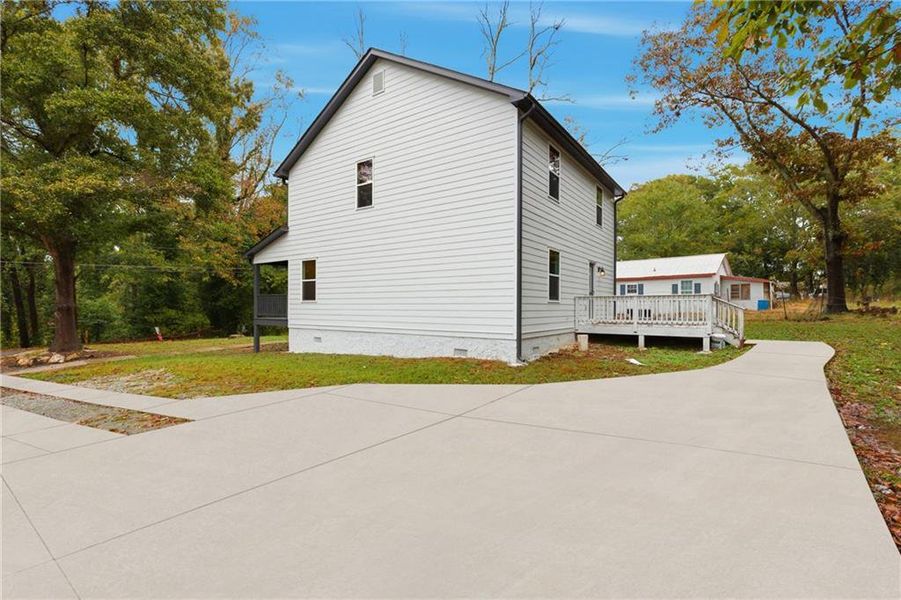 Exterior details and patio area of a home in , Toccoa (Image 24).