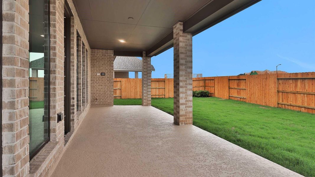 Exterior details and patio area of a home in Midline, Houston (Image 14).