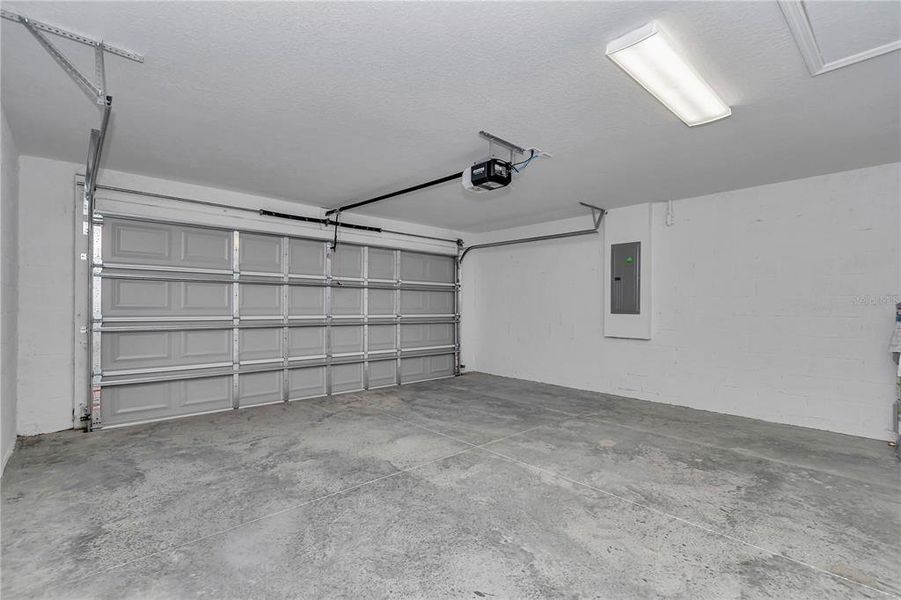 Spacious, unfurnished interior of a new home in , Belleview (Image 15).