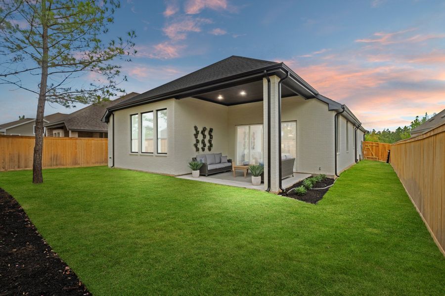 Exterior details and patio area of a home in Kresston, Montgomery (Image 25).