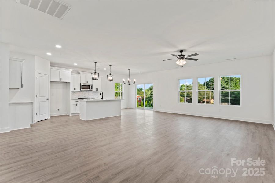 Spacious, unfurnished interior of a new home in , Harrisburg (Image 14).