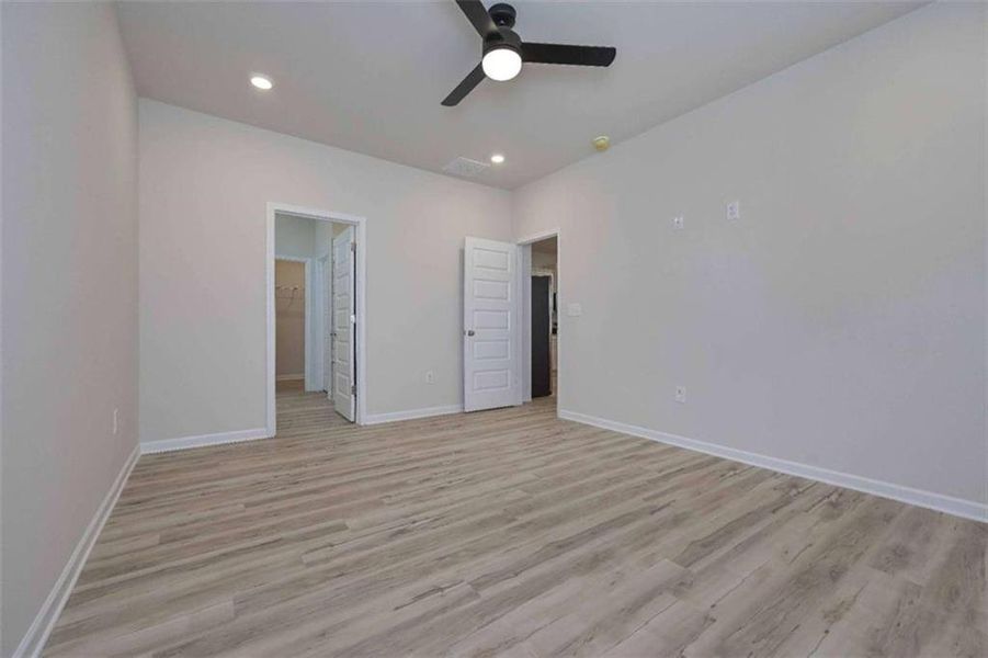 Spacious, unfurnished interior of a new home in Deer Creek, Temple (Image 23).